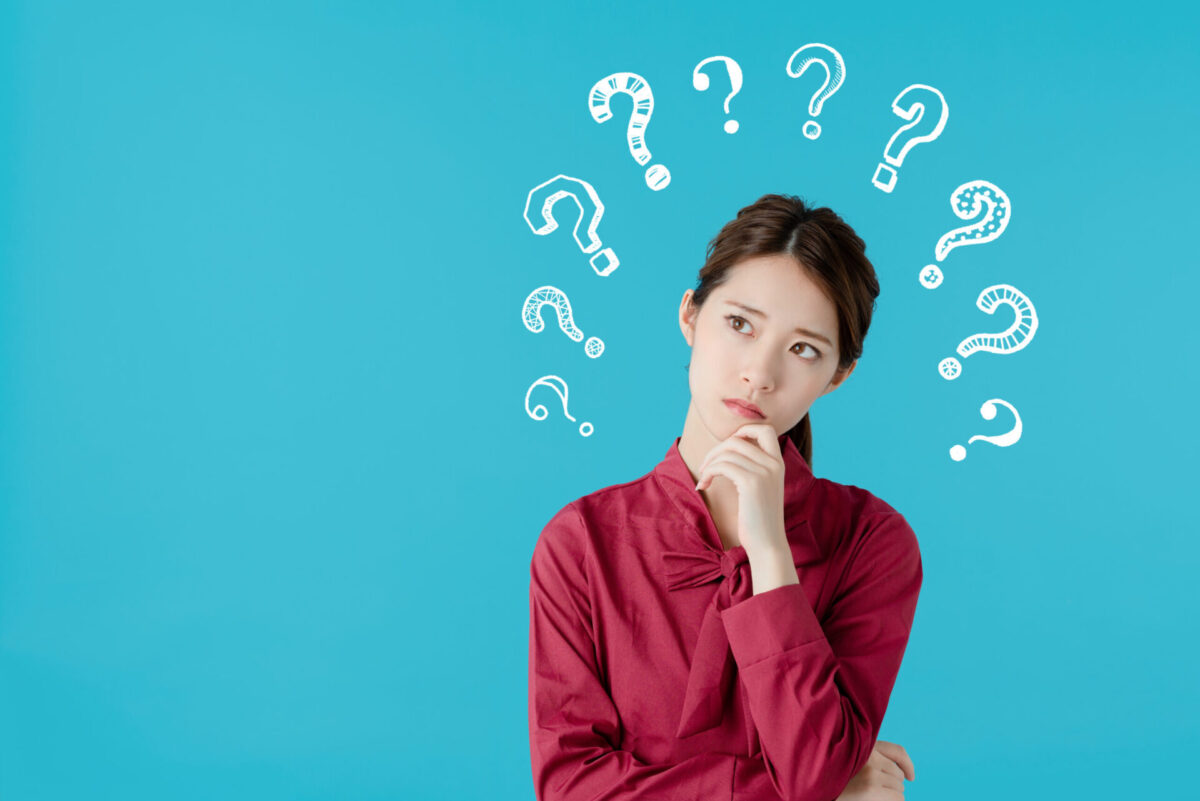 キャリアパスについて考える女性