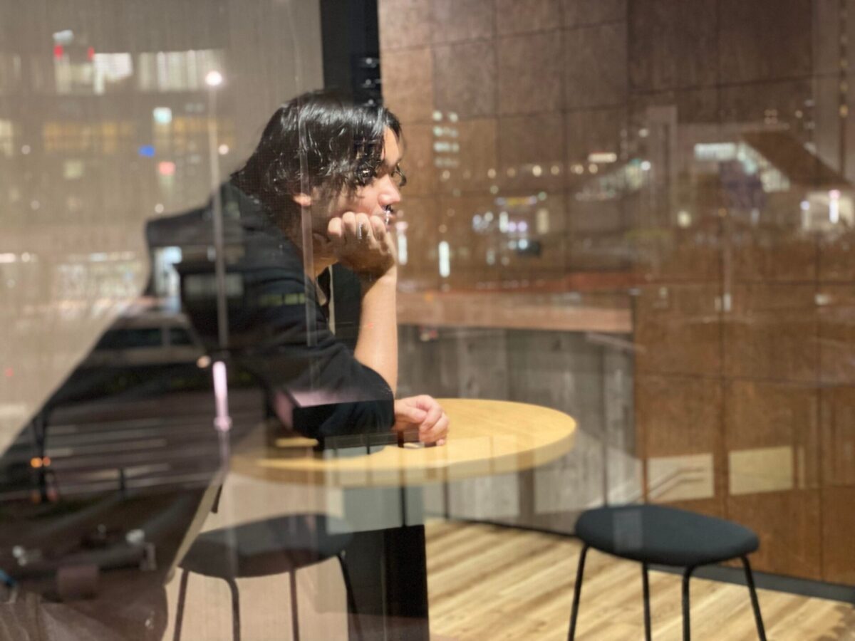 ガラス越しの石川翔太