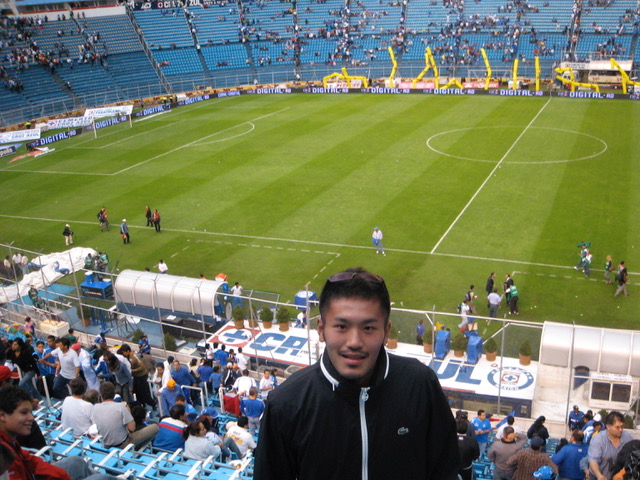 海外のサッカースタジアムにいるかずえんど