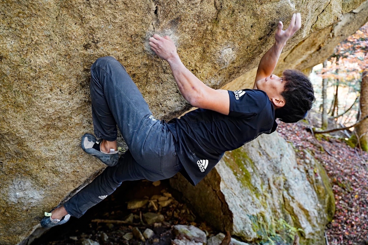 クライミングをする緒方良行
