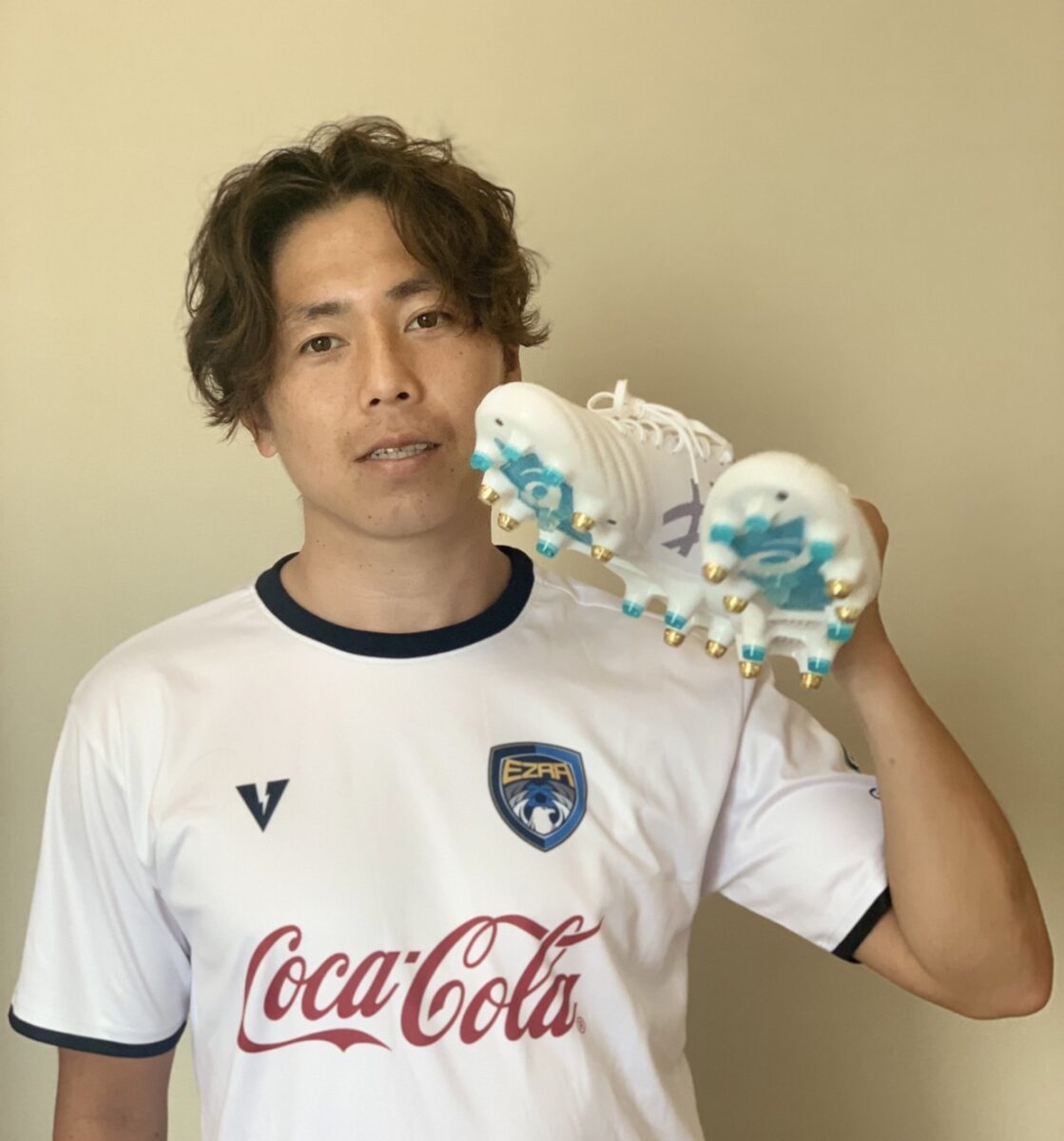 スパイクを持つ渡邉卓矢