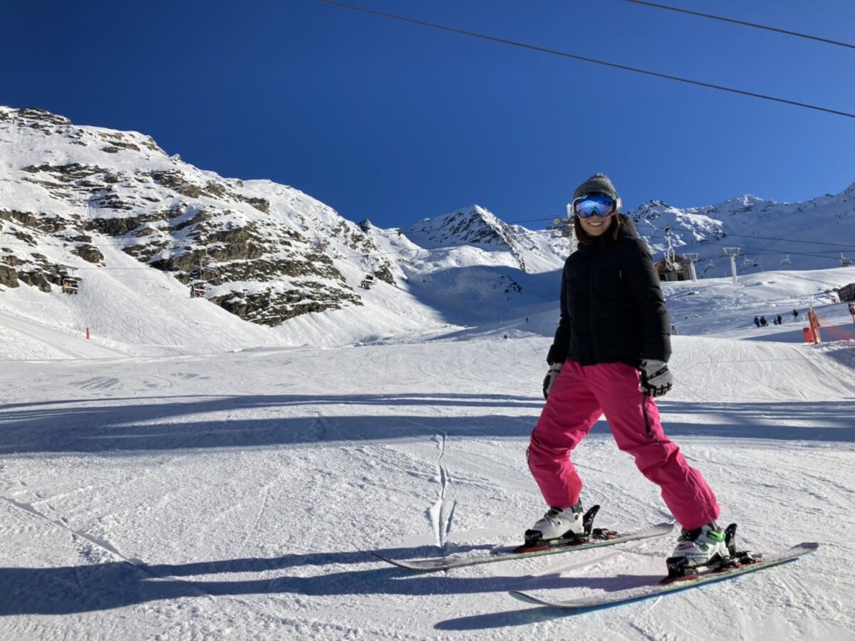 スキー場にいる佐々木真理絵